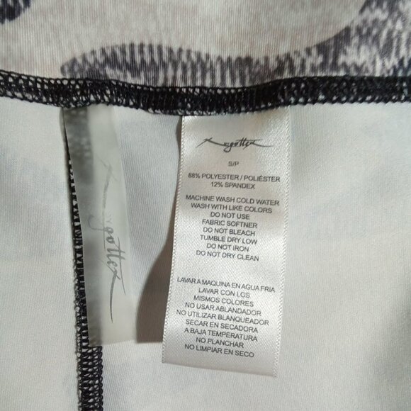 𝅺X by Gottex Camo Capri Leggings Size S - Picture 4 of 4